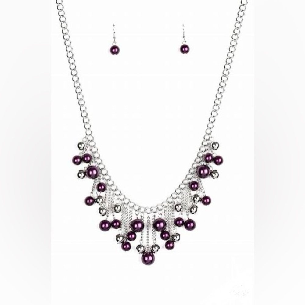 *Short multi layered silver and purple beads necklace.